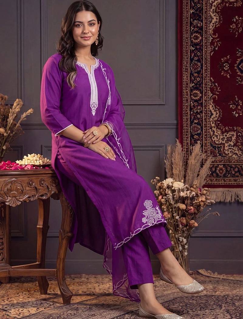 women floral embroidered regular thread work liva kurta with trousers & with dupatta