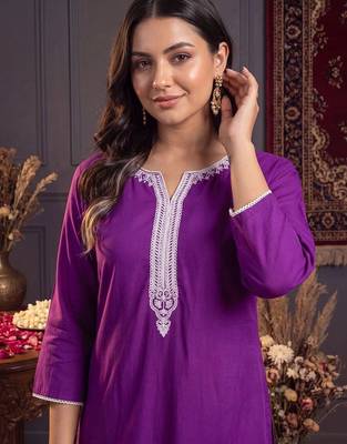 women floral embroidered regular thread work liva kurta with trousers & with dupatta 3