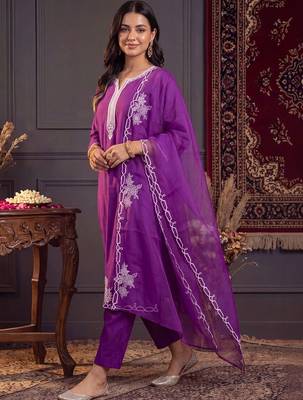 women floral embroidered regular thread work liva kurta with trousers & with dupatta 5
