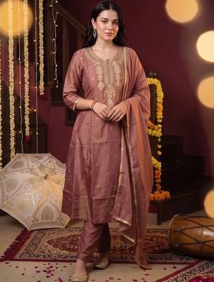 women ethnic motifs embroidered regular kurta with trousers & with dupatta 1