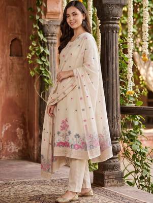 women ethnic motifs printed regular thread work kurta with trousers & with dupatta 3