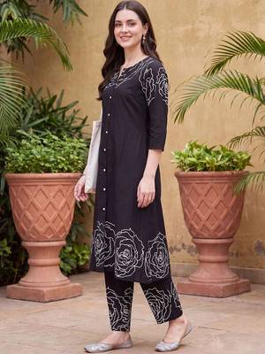 women floral printed regular cotton kurta with trousers 3