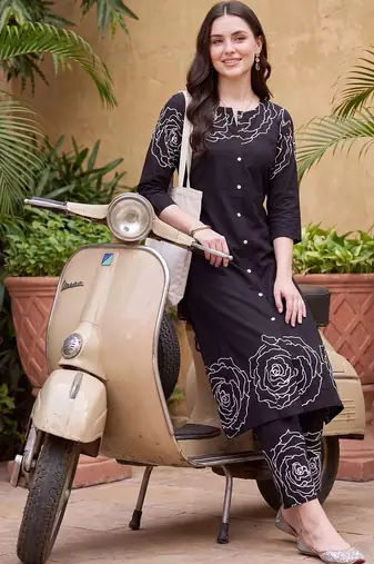 women floral printed regular cotton kurta with trousers
