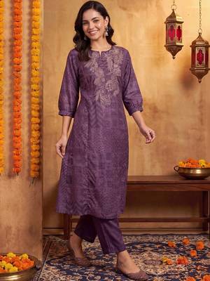 women ethnic motifs printed regular thread work kurta with trousers 1