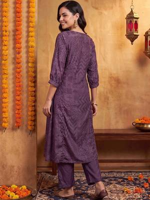 women ethnic motifs printed regular thread work kurta with trousers 3