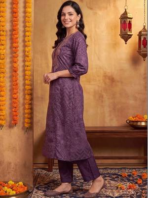 women ethnic motifs printed regular thread work kurta with trousers 4