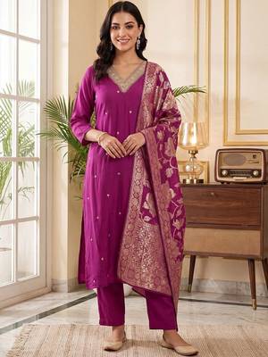 women ethnic motifs embroidered regular kurta with trousers & with dupatta 1