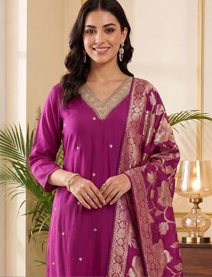 women ethnic motifs embroidered regular kurta with trousers & with dupatta 3