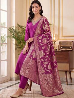 women ethnic motifs embroidered regular kurta with trousers & with dupatta 4