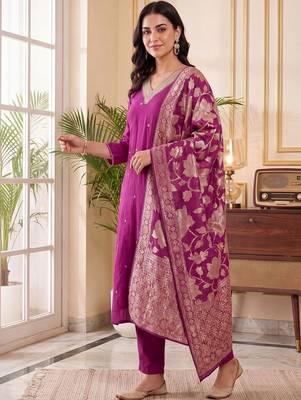 women ethnic motifs embroidered regular kurta with trousers & with dupatta 5