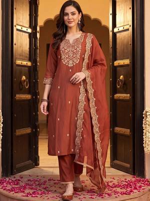 women floral embroidered regular liva kurta with trousers & with dupatta 6