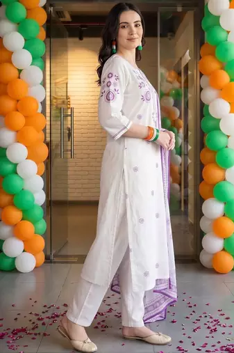 women floral embroidered regular thread work cotton kurta with trousers & with dupatta