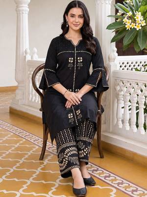 women ethnic motifs printed regular cotton kurta with trousers 2