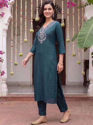 women ethnic motifs embroidered regular thread work kurta with trousers 1