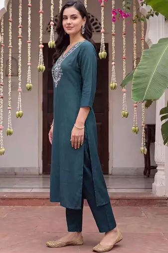 women ethnic motifs embroidered regular thread work kurta with trousers