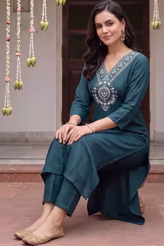 women ethnic motifs embroidered regular thread work kurta with trousers