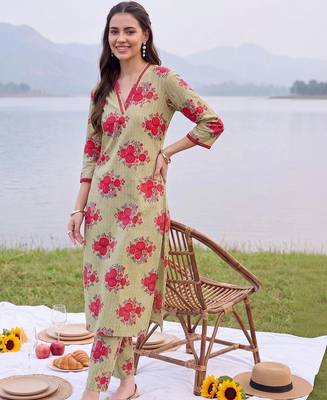 women floral printed regular cotton kurta with trousers 1