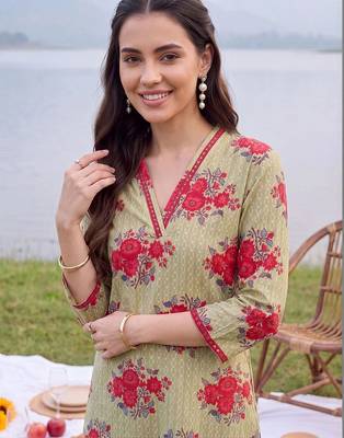 women floral printed regular cotton kurta with trousers 2