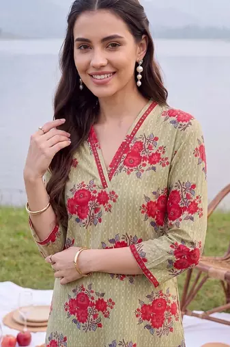 women floral printed regular cotton kurta with trousers
