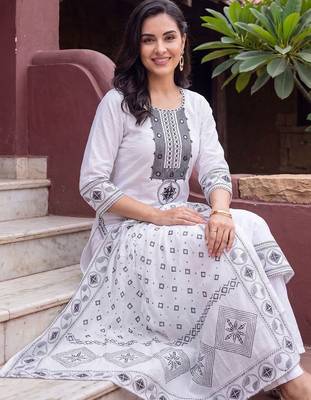 women ethnic motifs embroidered regular mirror work cotton kurta with trousers & with dupatta 2