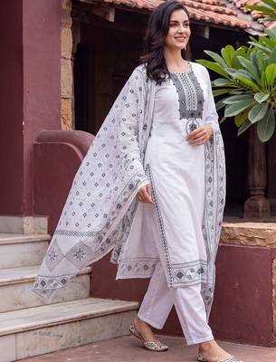 women ethnic motifs embroidered regular mirror work cotton kurta with trousers & with dupatta 3