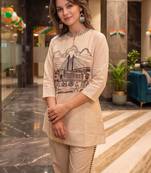 women printed regular kurti with trousers