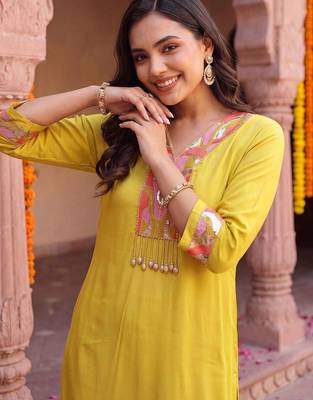 women ethnic motifs embroidered regular sequinned kurta with trousers 2