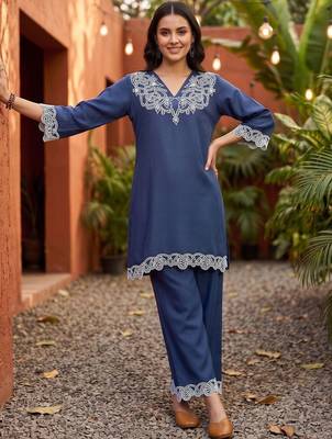 women ethnic motifs embroidered regular thread work linen kurta with palazzos 1