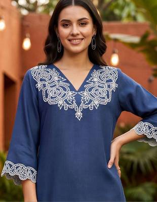 women ethnic motifs embroidered regular thread work linen kurta with palazzos 2