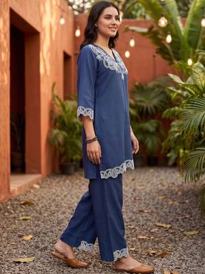women ethnic motifs embroidered regular thread work linen kurta with palazzos 3