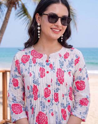 women floral printed regular cotton kurta with trousers 4
