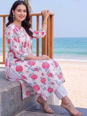 women floral printed regular cotton kurta with trousers 5
