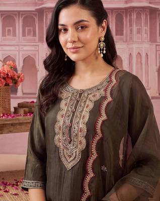 women ethnic motifs embroidered regular thread work liva kurta with trousers & with dupatta 2