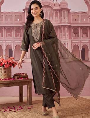 women ethnic motifs embroidered regular thread work liva kurta with trousers & with dupatta 3