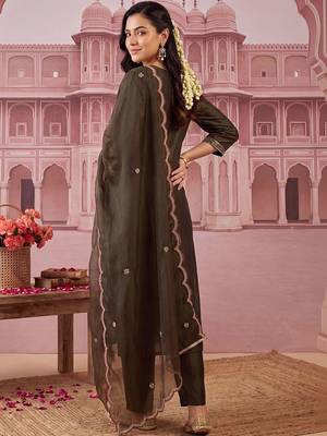 women ethnic motifs embroidered regular thread work liva kurta with trousers & with dupatta 4