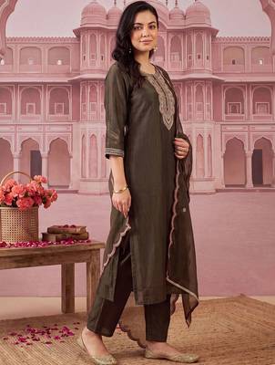 women ethnic motifs embroidered regular thread work liva kurta with trousers & with dupatta 6