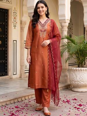 women ethnic motifs embroidered regular thread work kurta with trousers & with dupatta 1