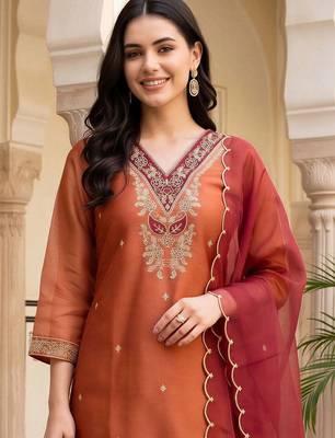 women ethnic motifs embroidered regular thread work kurta with trousers & with dupatta 4