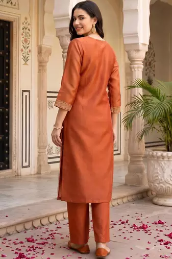 women ethnic motifs embroidered regular thread work kurta with trousers & with dupatta