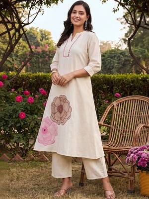 women floral embroidered regular thread work kurta with trousers 1