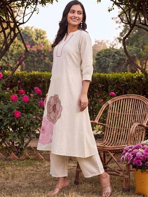 women floral embroidered regular thread work kurta with trousers 2