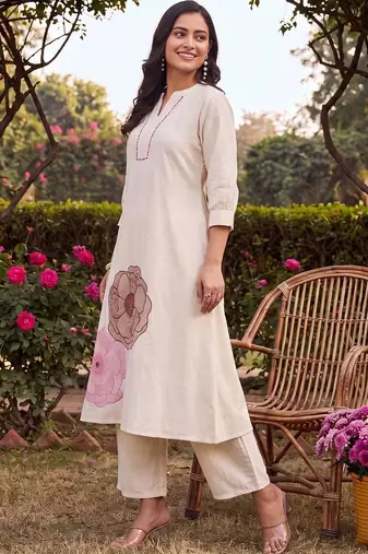 women floral embroidered regular thread work kurta with trousers
