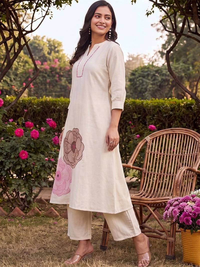 women floral embroidered regular thread work kurta with trousers
