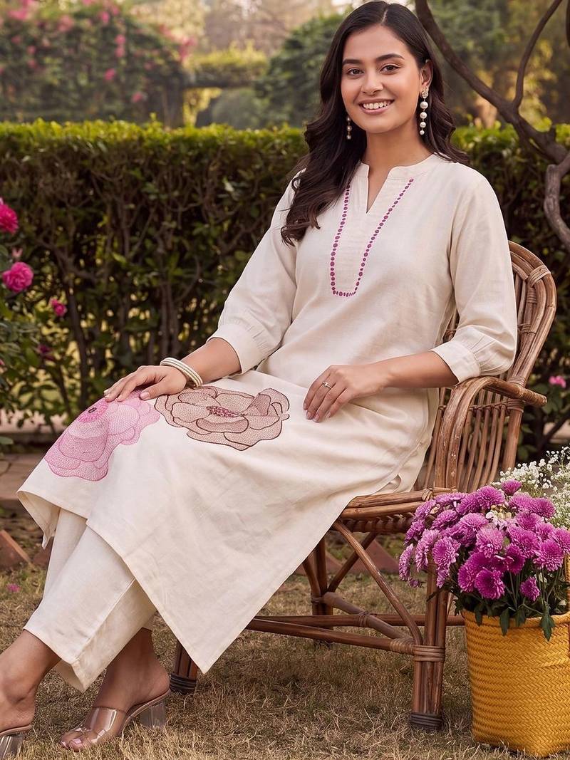 women floral embroidered regular thread work kurta with trousers