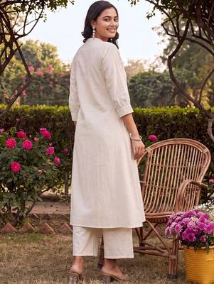 women floral embroidered regular thread work kurta with trousers 4