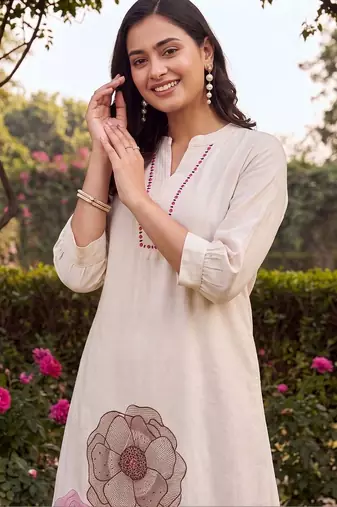 women floral embroidered regular thread work kurta with trousers