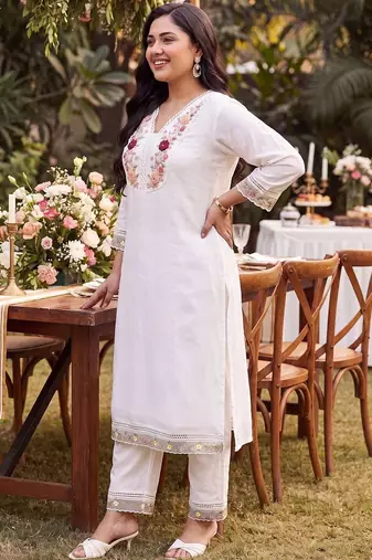 women floral embroidered regular beads and stones kurta with trousers & with dupatta