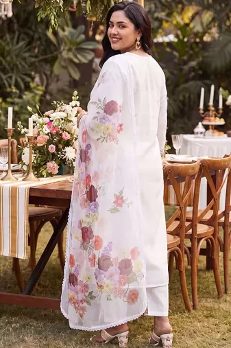 women floral embroidered regular beads and stones kurta with trousers & with dupatta
