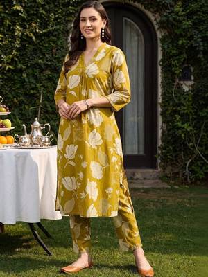 women floral printed regular cotton kurta with trousers 1