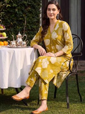 women floral printed regular cotton kurta with trousers 2